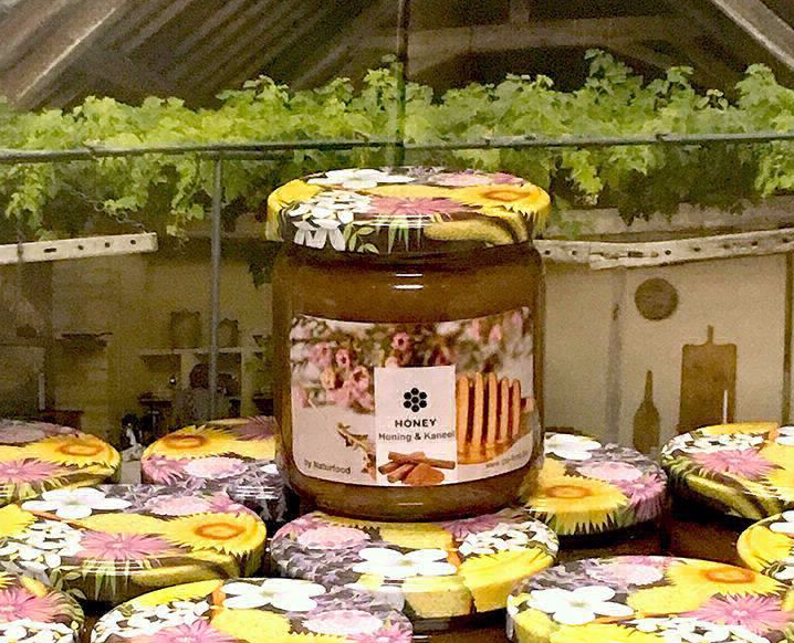 natuurlijke honing met bloemen